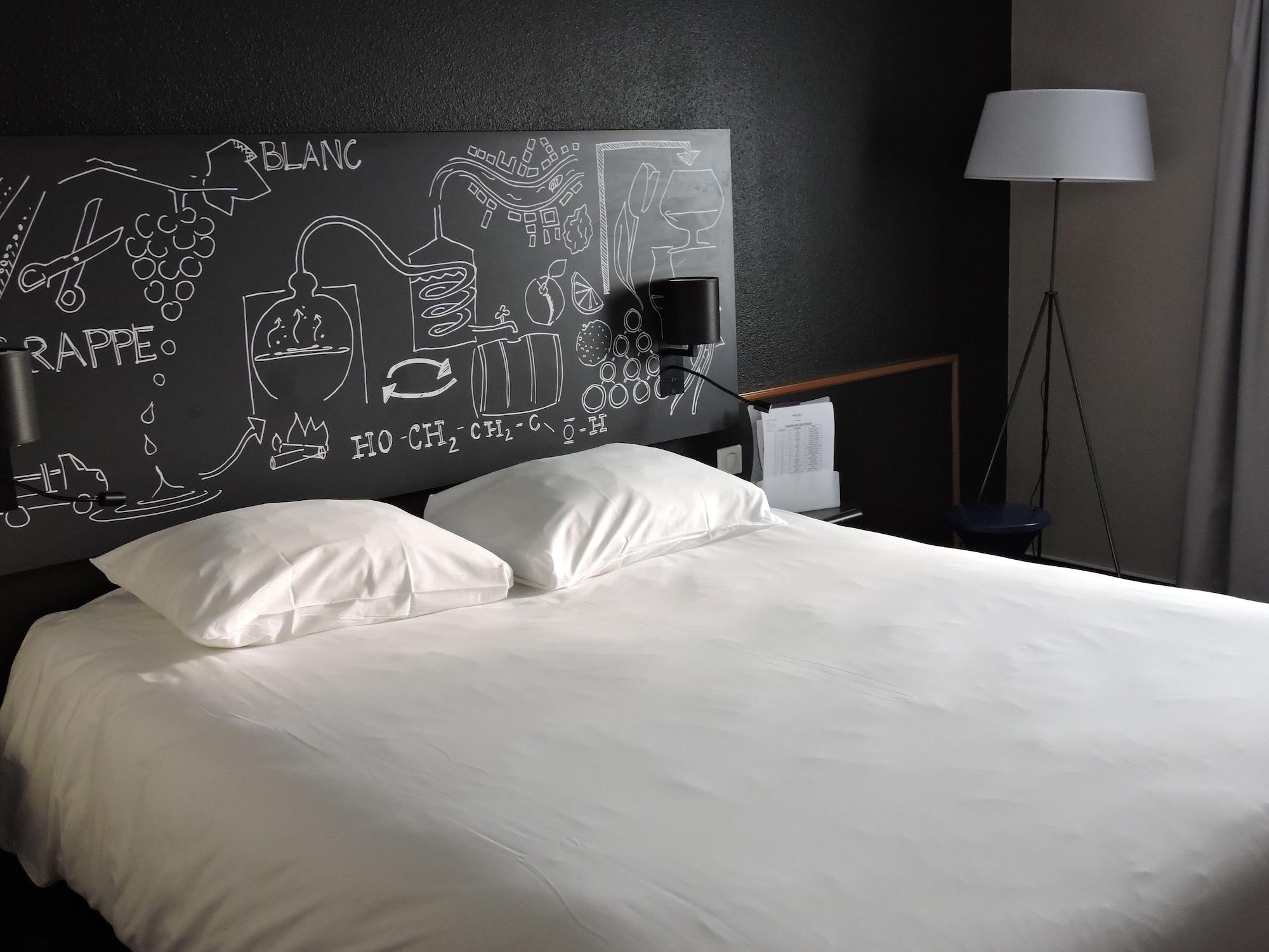 Отель Ibis Styles Cognac Шатобернар Экстерьер фото