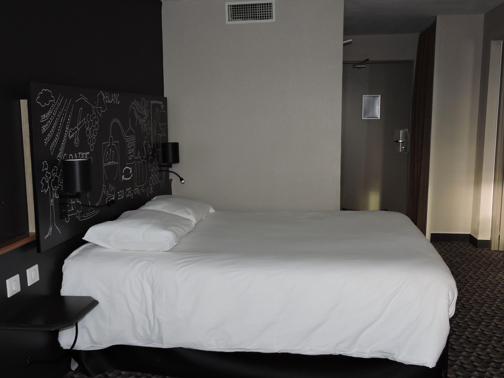 Отель Ibis Styles Cognac Шатобернар Экстерьер фото