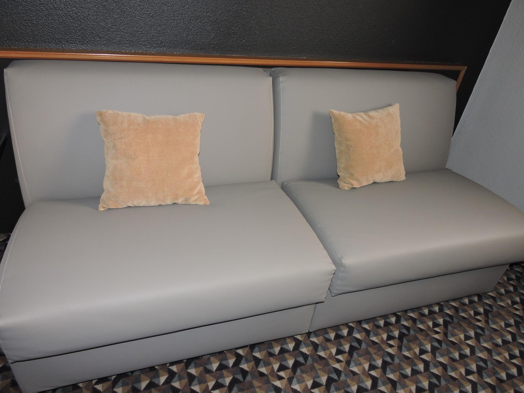 Отель Ibis Styles Cognac Шатобернар Экстерьер фото