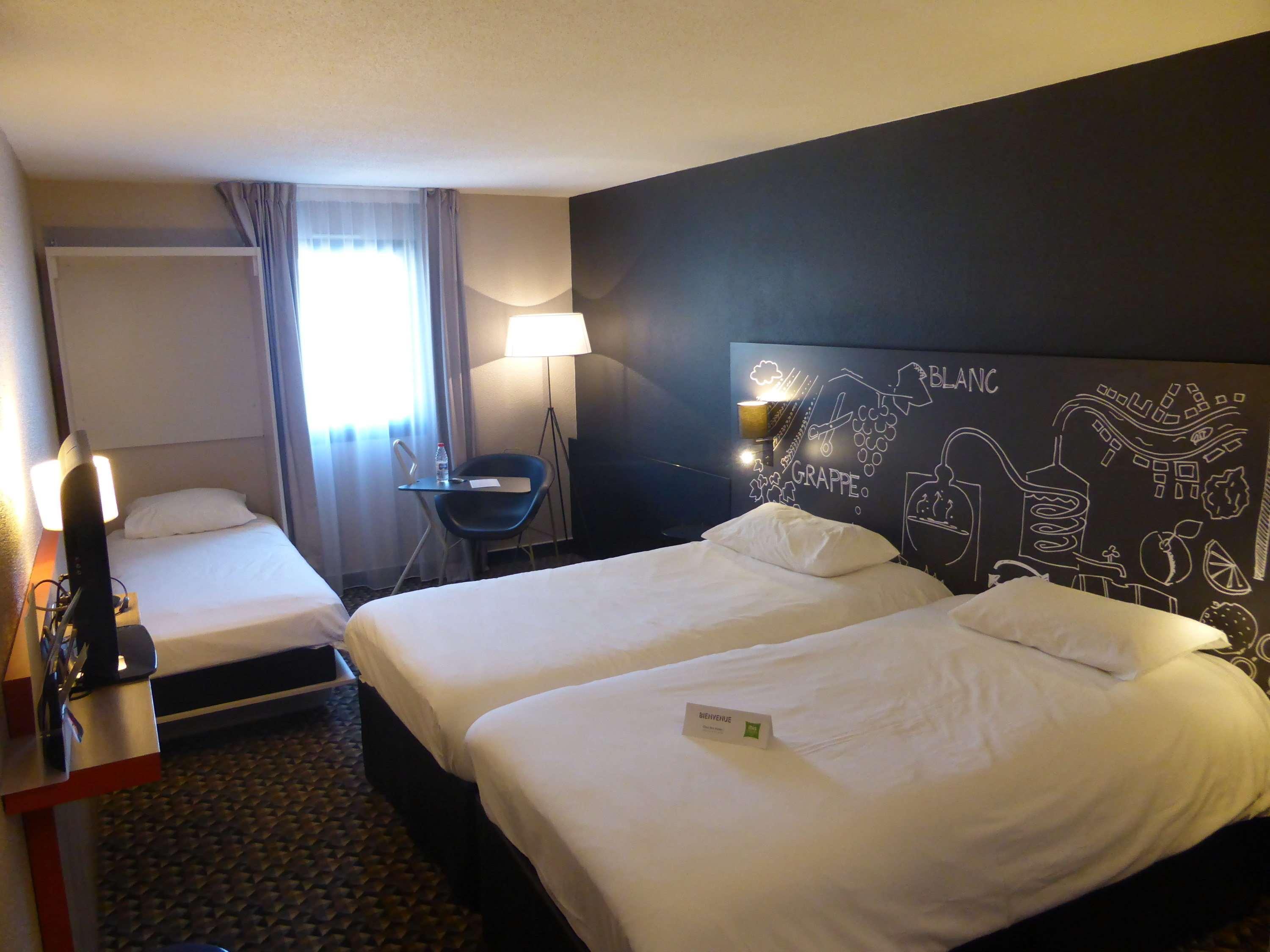 Отель Ibis Styles Cognac Шатобернар Экстерьер фото