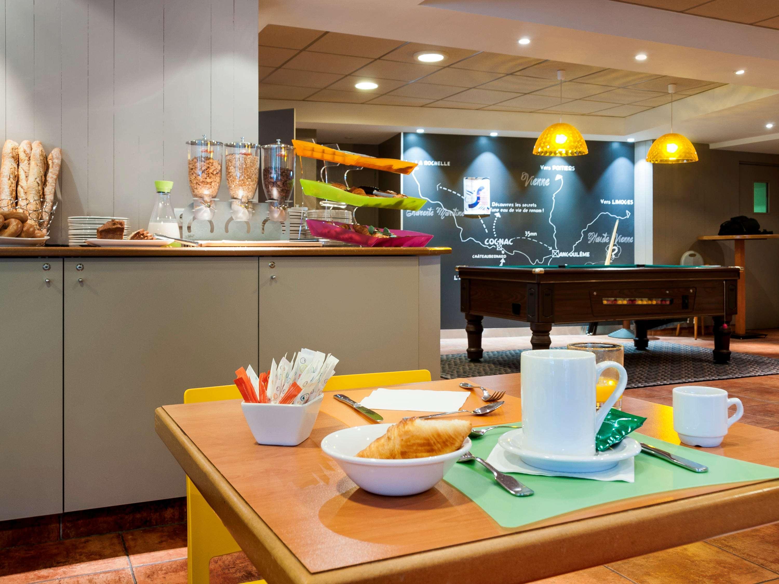 Отель Ibis Styles Cognac Шатобернар Экстерьер фото