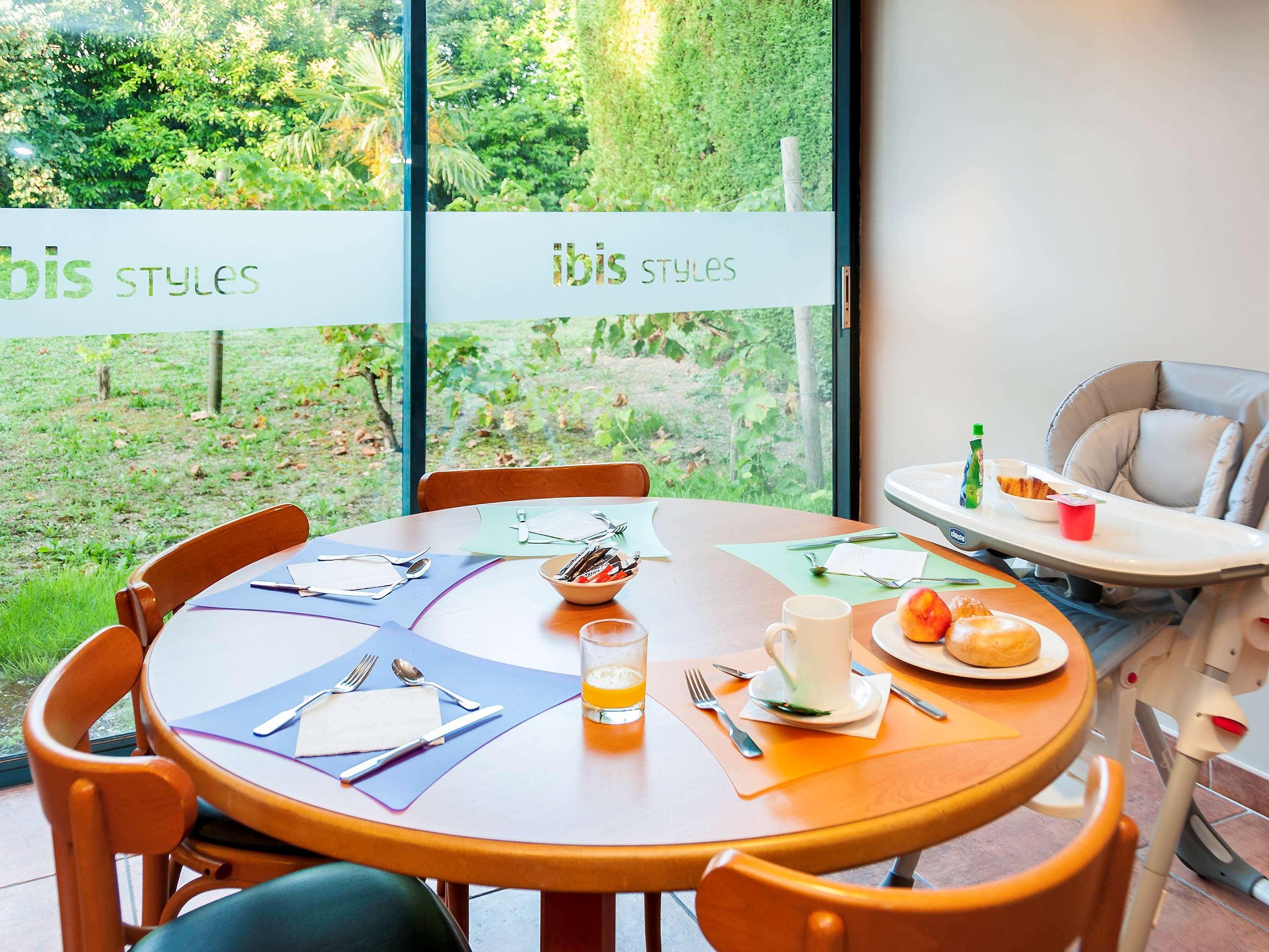 Отель Ibis Styles Cognac Шатобернар Экстерьер фото