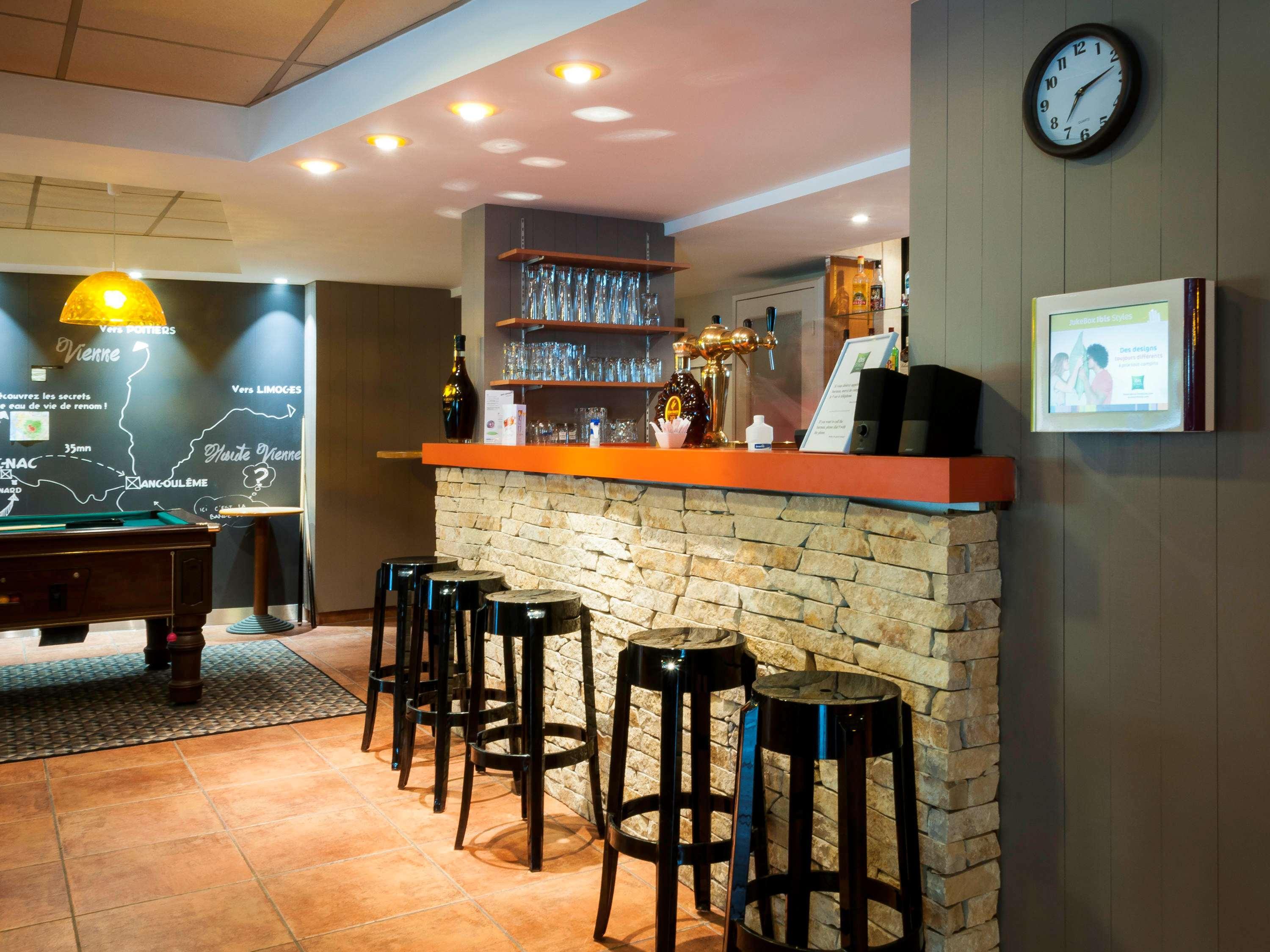 Отель Ibis Styles Cognac Шатобернар Экстерьер фото