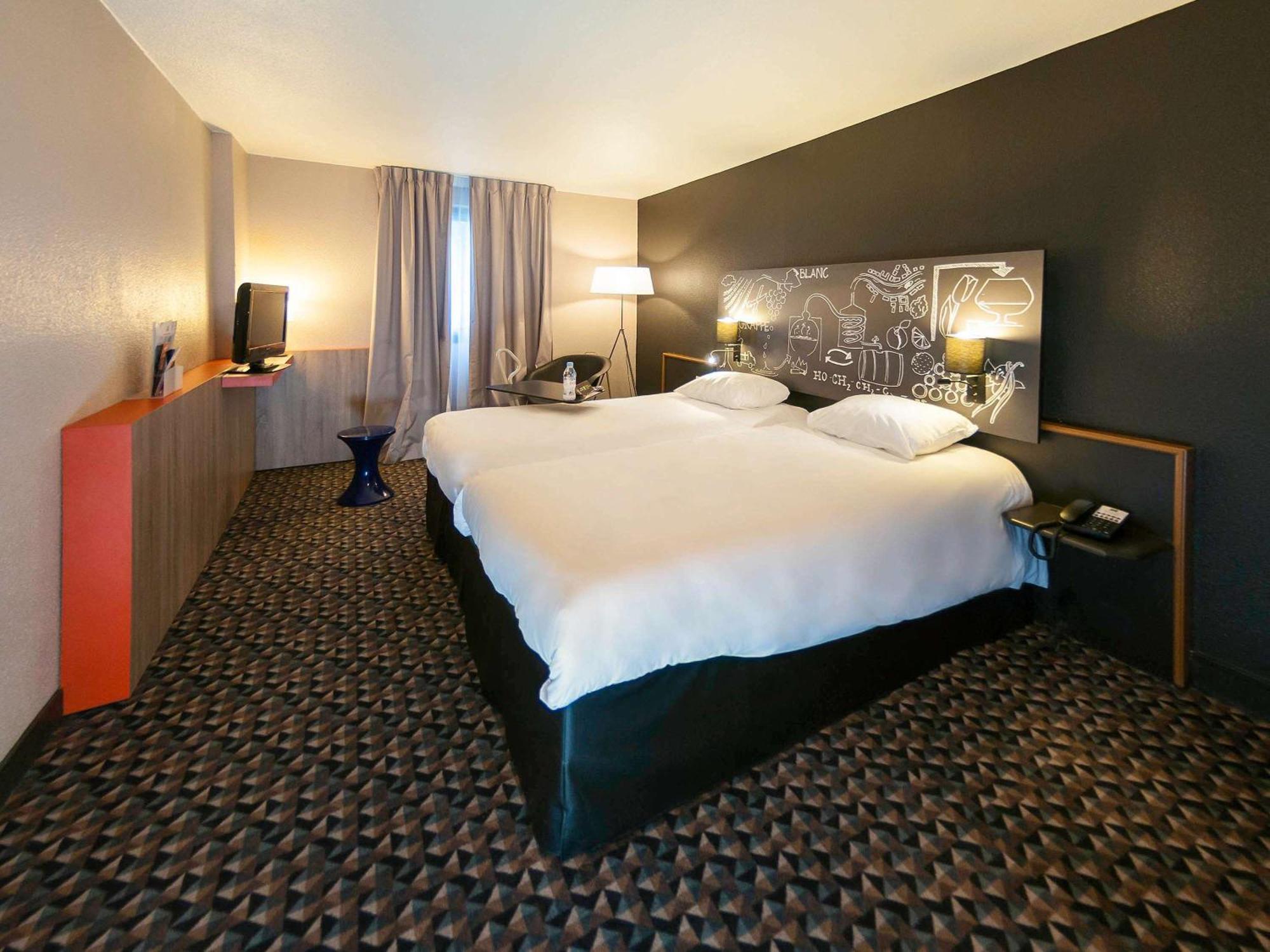 Отель Ibis Styles Cognac Шатобернар Экстерьер фото