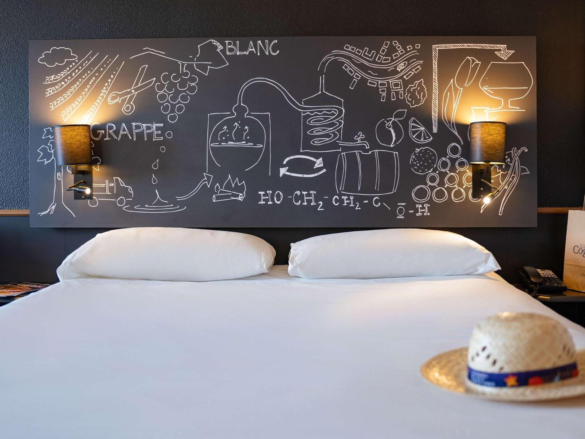 Отель Ibis Styles Cognac Шатобернар Экстерьер фото