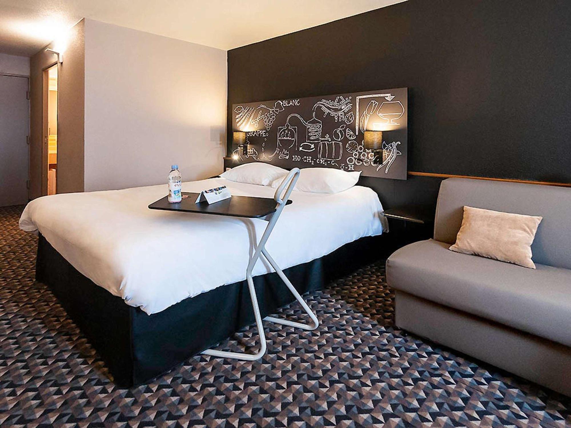 Отель Ibis Styles Cognac Шатобернар Экстерьер фото