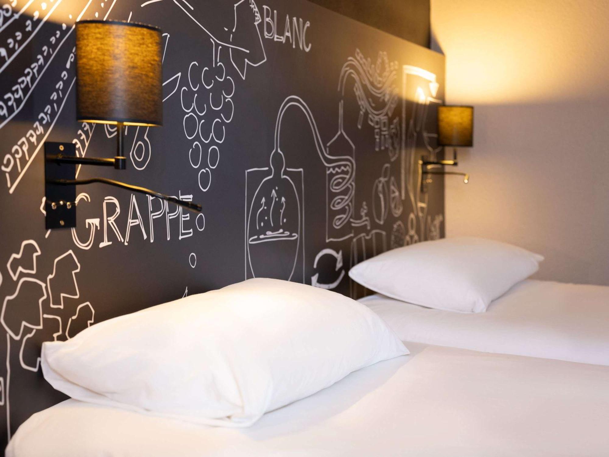 Отель Ibis Styles Cognac Шатобернар Экстерьер фото