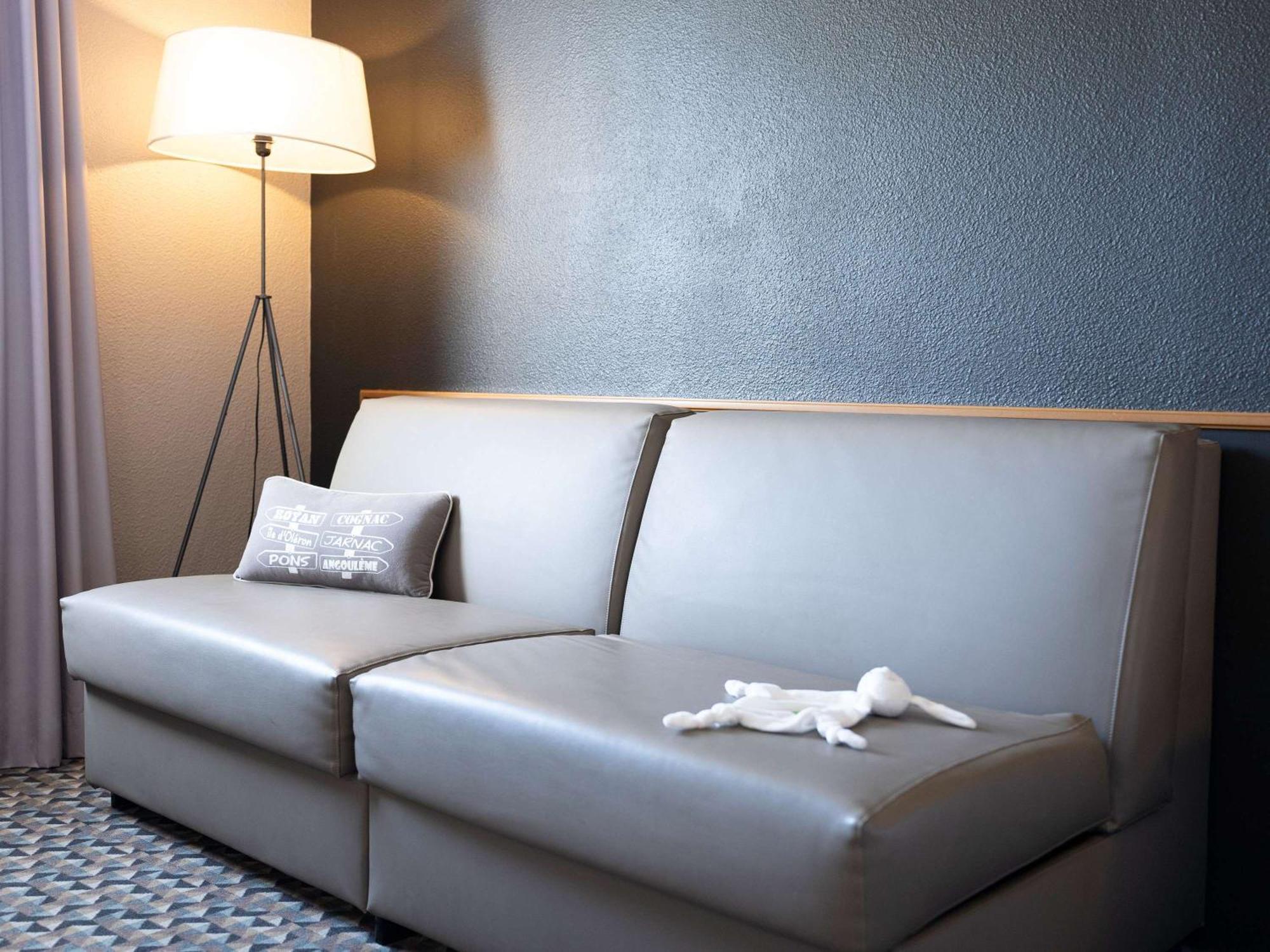 Отель Ibis Styles Cognac Шатобернар Экстерьер фото