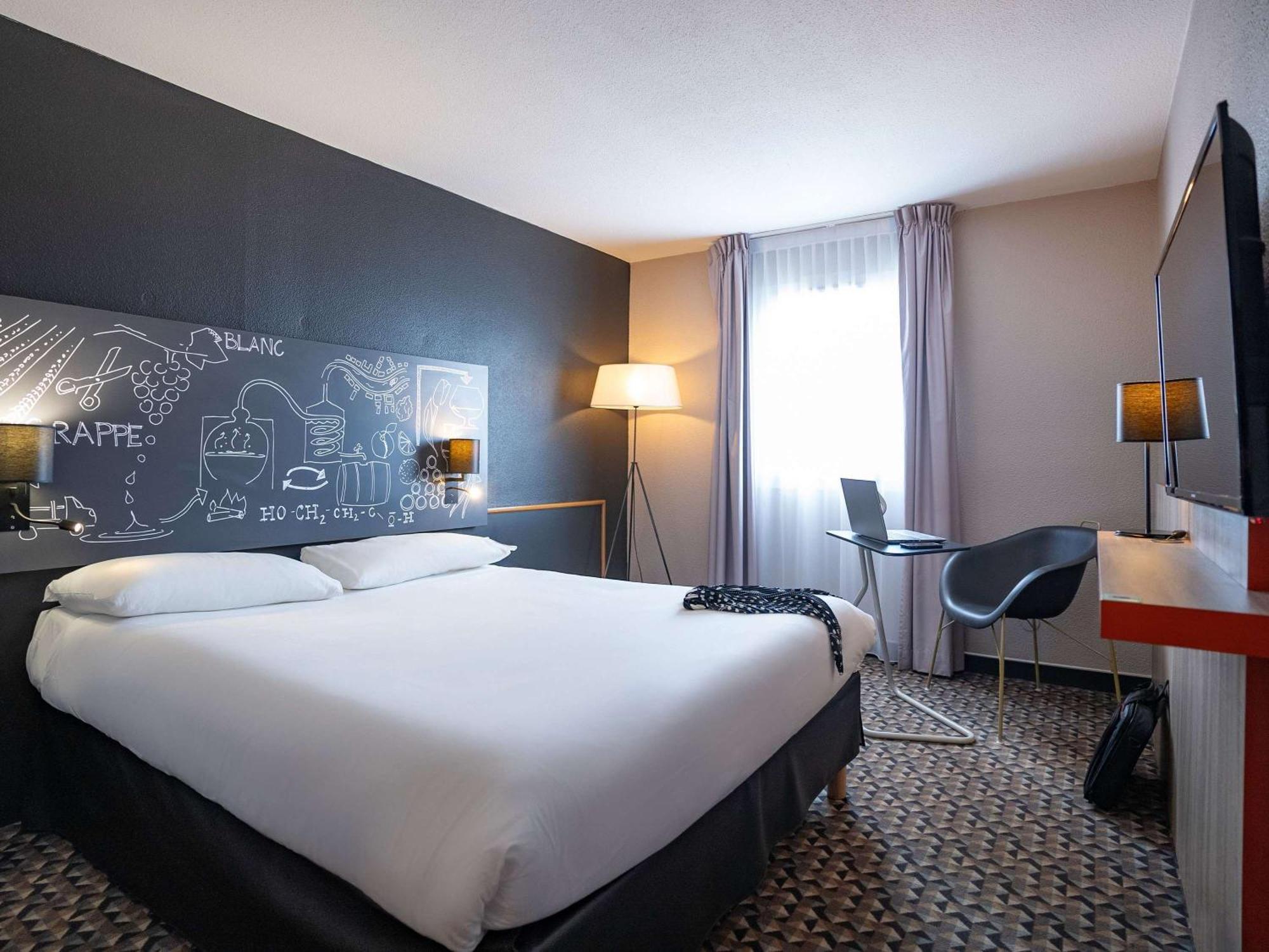 Отель Ibis Styles Cognac Шатобернар Экстерьер фото