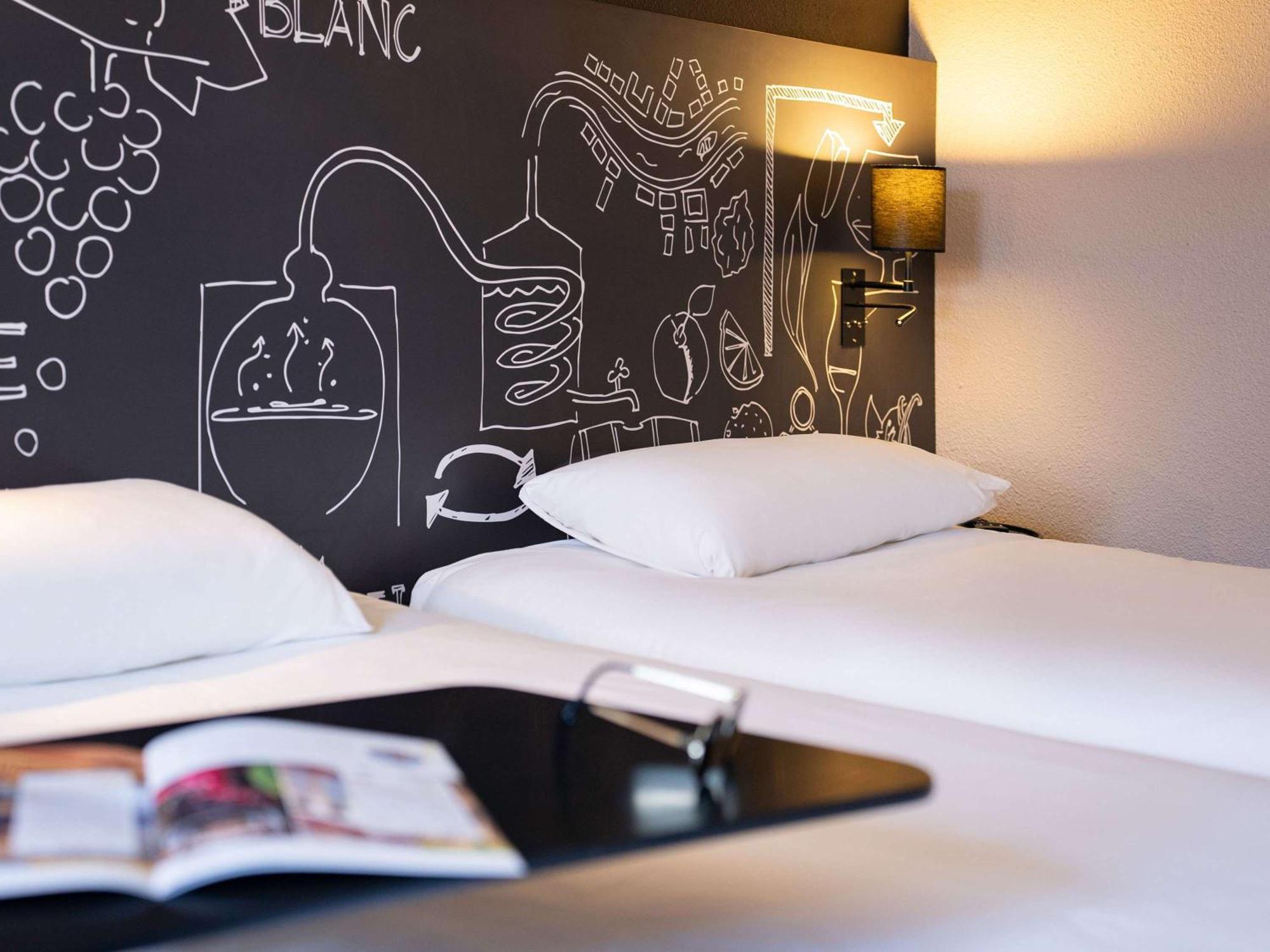Отель Ibis Styles Cognac Шатобернар Экстерьер фото